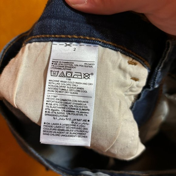 Old Navy Boyfriend Shorts Rolled bottom Size 2 - Picture 9 of 9